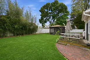 336 Princeton St, Westbury, NY 11590 - Photo 24