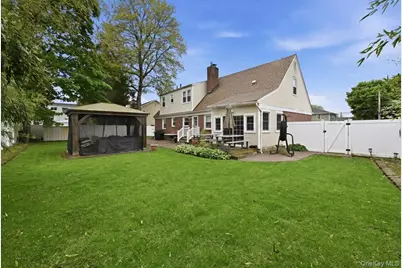336 Princeton Street, Westbury, NY 11590 - Photo 28