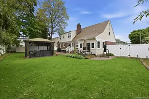 336 Princeton St, Westbury, NY 11590 - Photo 28
