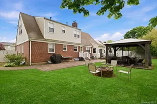 336 Princeton St, Westbury, NY 11590 - Photo 26