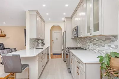 162-41 Powells Cove Boulevard #6S, Whitestone, NY 11357 - Photo 4