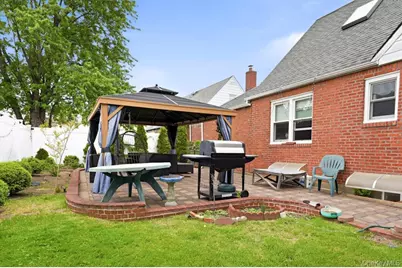 57 Bradford Road, Valley Stream, NY 11580 - Photo 6