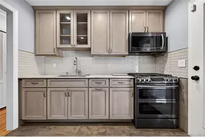 31 Broadway, New Hyde Park, NY 11040 - Photo 10