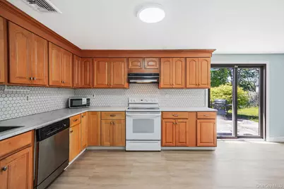 88 Matsunaye Drive, Medford, NY 11763 - Photo 10