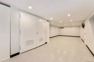 49 Harborview W, Lawrence, NY 11559 - Photo 14