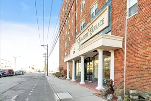 370 W Broadway, Long Beach, NY 11561 - Photo 20