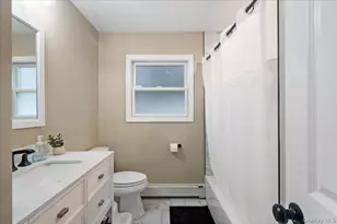 385 Grant Ave, Copiague, NY 11726 - Photo 8