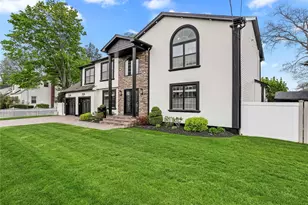 250 N 5th St, Lindenhurst, NY 11757 - Photo 2