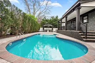 250 N 5th St, Lindenhurst, NY 11757 - Photo 4