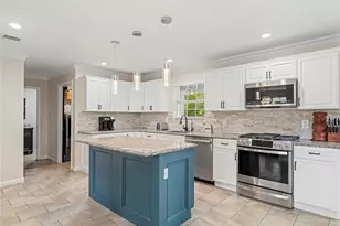 250 N 5th St, Lindenhurst, NY 11757 - Photo 12