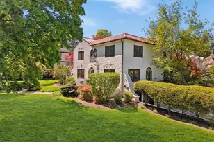 62 Broadfield Rd, New Rochelle, NY 10804 - Photo 2