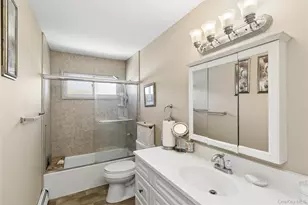 346 Avenue C, Ronkonkoma, NY 11779 - Photo 16