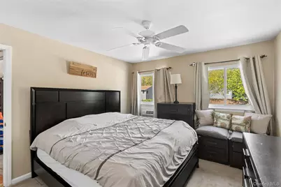 346 Avenue C, Ronkonkoma, NY 11779 - Photo 12