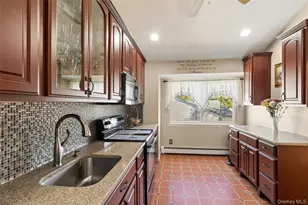 346 Avenue C, Ronkonkoma, NY 11779 - Photo 10