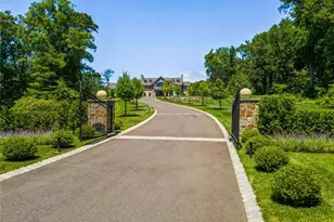 471 Woodbury, Cold Spring Harbor, NY 11724 - Photo 2