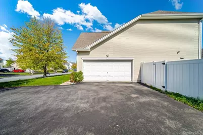 2723 Colonial Drive, New Windsor, NY 12553 - Photo 4