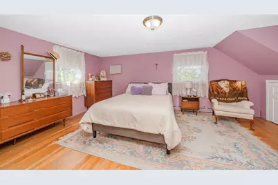 2572 S Saint Marks Avenue, Bellmore, NY 11710 - Photo 22