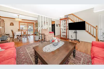 2572 S Saint Marks Avenue, Bellmore, NY 11710 - Photo 12