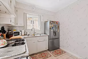 183-41 Dalny Rd, Jamaica, NY 11432 - Photo 8