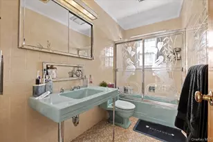 183-41 Dalny Rd, Jamaica, NY 11432 - Photo 16