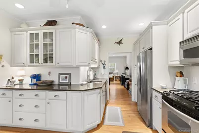 18 Glen Hollow Drive #F1, Holtsville, NY 11742 - Photo 4