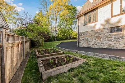 209 Storer Avenue, New Rochelle, NY 10801 - Photo 24