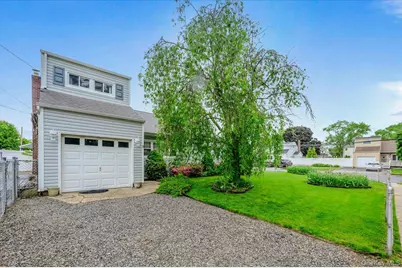 18 Kelly Place, Deer Park, NY 11729 - Photo 2