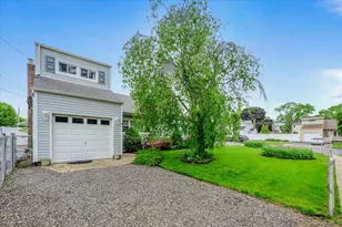 18 Kelly Pl, Deer Park, NY 11729 - Photo 2