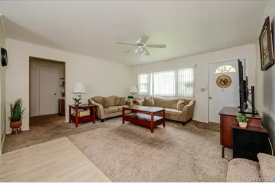 18 Kelly Place, Deer Park, NY 11729 - Photo 4