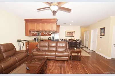 209 Okeefe Court, Oakdale, NY 11769 - Photo 4