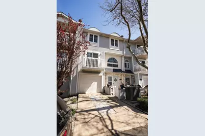 41 Country Dr N, New York, NY 10314 - Photo 2
