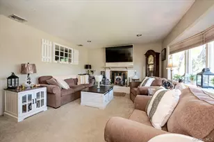 37 Wellesley Ln, Hicksville, NY 11801 - Photo 2