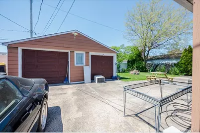 37 Wellesley Lane, Hicksville, NY 11801 - Photo 16