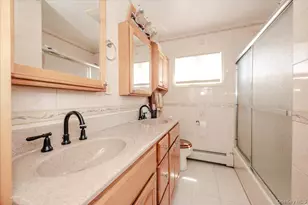 37 Wellesley Ln, Hicksville, NY 11801 - Photo 12