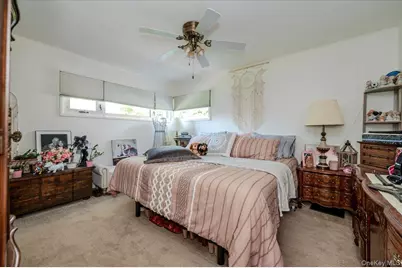 37 Wellesley Lane, Hicksville, NY 11801 - Photo 8