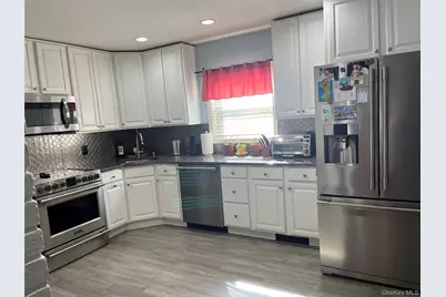 49 Flagstone Lane, Westbury, NY 11590 - Photo 2