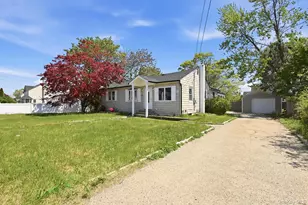 284 15th St, West Babylon, NY 11704 - Photo 2