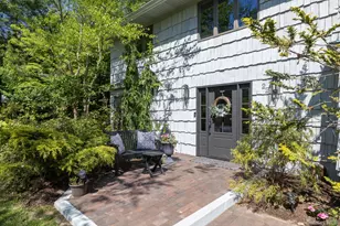 22 Stonehurst Ln, Dix Hills, NY 11746 - Photo 2