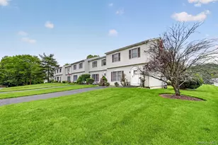 4 Strack Ct, West Haverstraw, NY 10993 - Photo 2