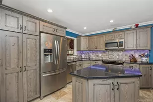27 Stratford Green, Farmingdale, NY 11735 - Photo 8