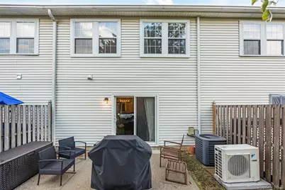 27 Stratford Green, Farmingdale, NY 11735 - Photo 4