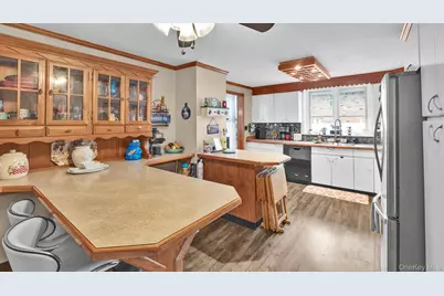 93 Grant Avenue, Farmingdale, NY 11735 - Photo 10