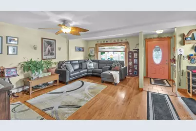 93 Grant Avenue, Farmingdale, NY 11735 - Photo 4