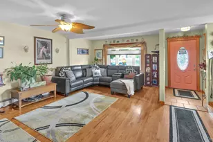 93 Grant Ave, Farmingdale, NY 11735 - Photo 4