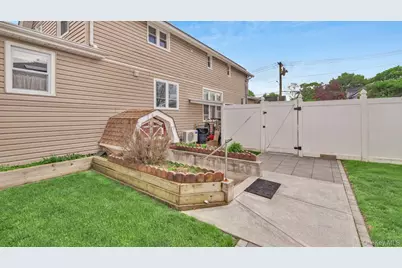 93 Grant Avenue, Farmingdale, NY 11735 - Photo 26