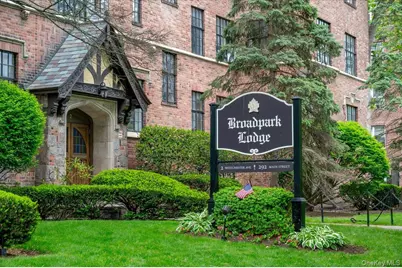2 Westchester Ave #6P, White Plains, NY 10601 - Photo 1