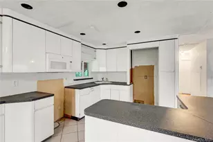 256 Vanderbilt Ave, Brentwood, NY 11717 - Photo 10