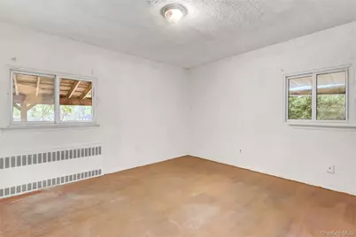 256 Vanderbilt Avenue, Brentwood, NY 11717 - Photo 12