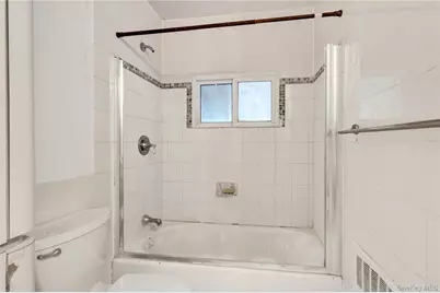 256 Vanderbilt Avenue, Brentwood, NY 11717 - Photo 16
