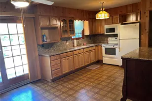 27 W Tiana Rd, Hampton Bays, NY 11946 - Photo 2